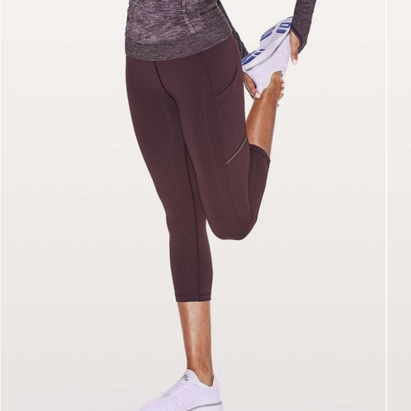Lululemon Speed Up Crop 21"
Merlot - Picture 3 of 5